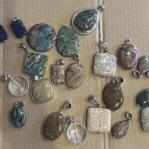 Lot Of Jewelry Pendants Stone 26 Pendants. Various Stones ready for chains. NEW